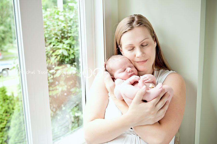 newborn photography vancouver - with mom