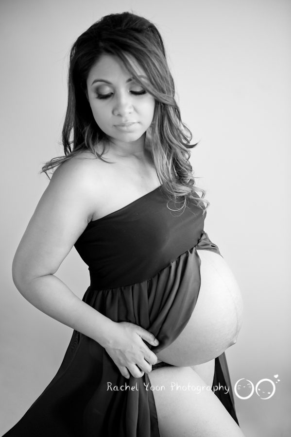 maternity photography vancouver - black and white