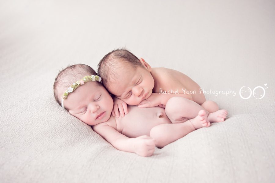 Twins newborns - Newborn Photography Vancouver