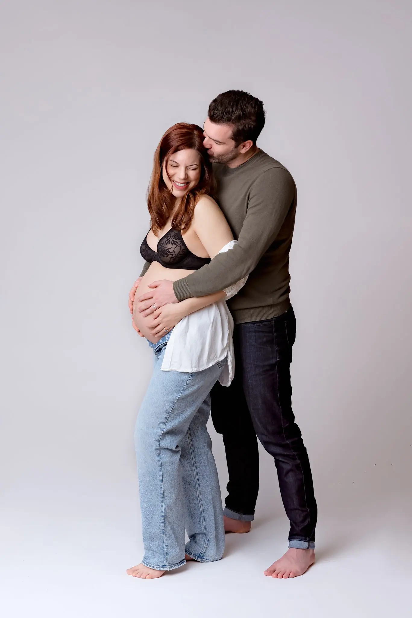 maternity photography - jeans and bra outfit