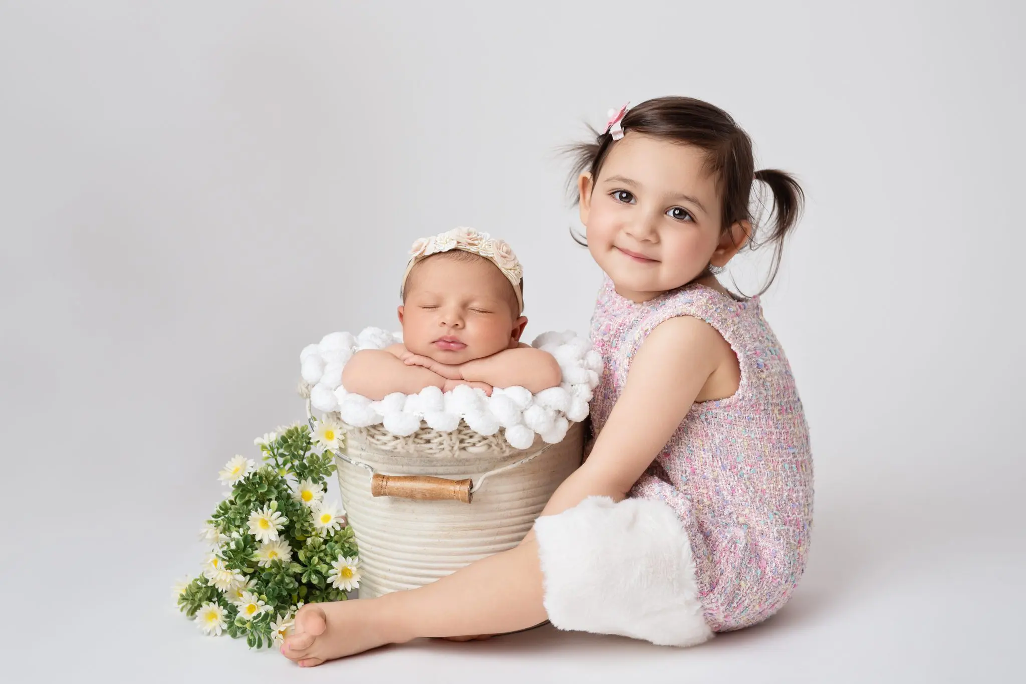 newborn photography vancouver - newborn sibling photos with a big sister