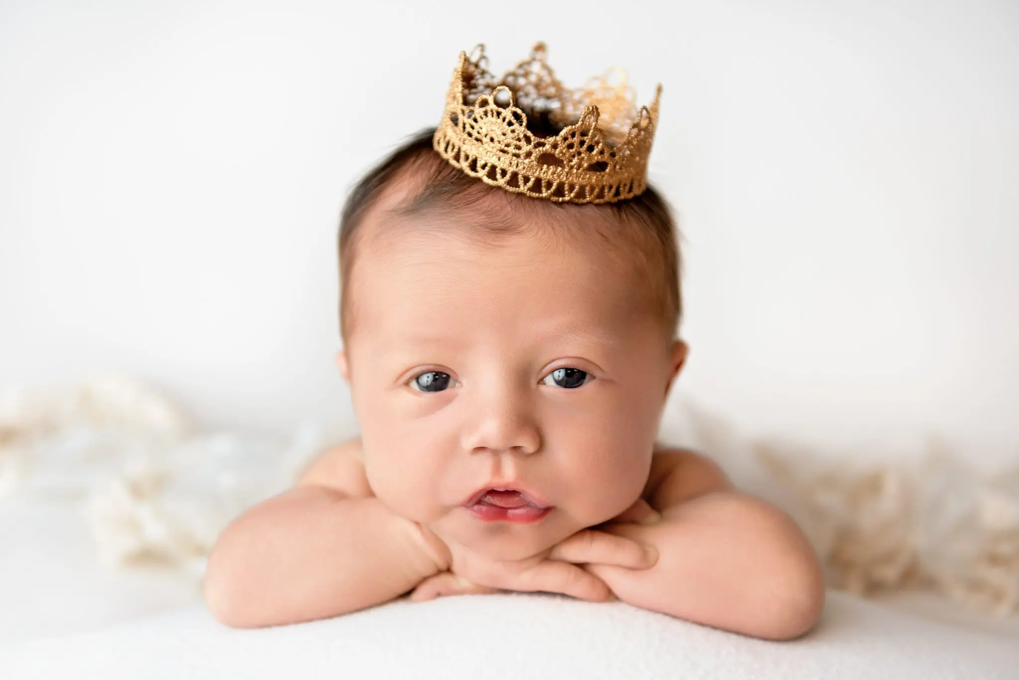 newborn photography vancouver - newborn baby with a crown