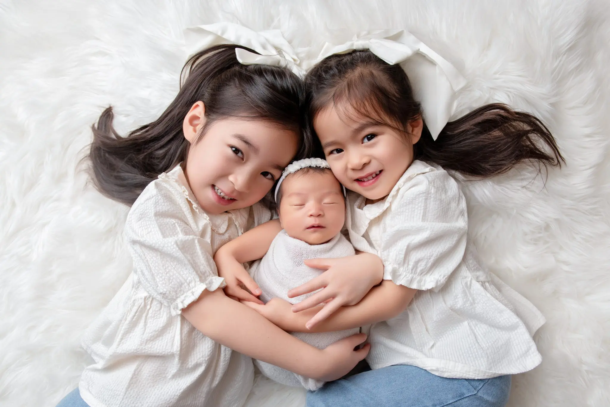 newborn photography vancouver - newborn sibling photos with two big sisters