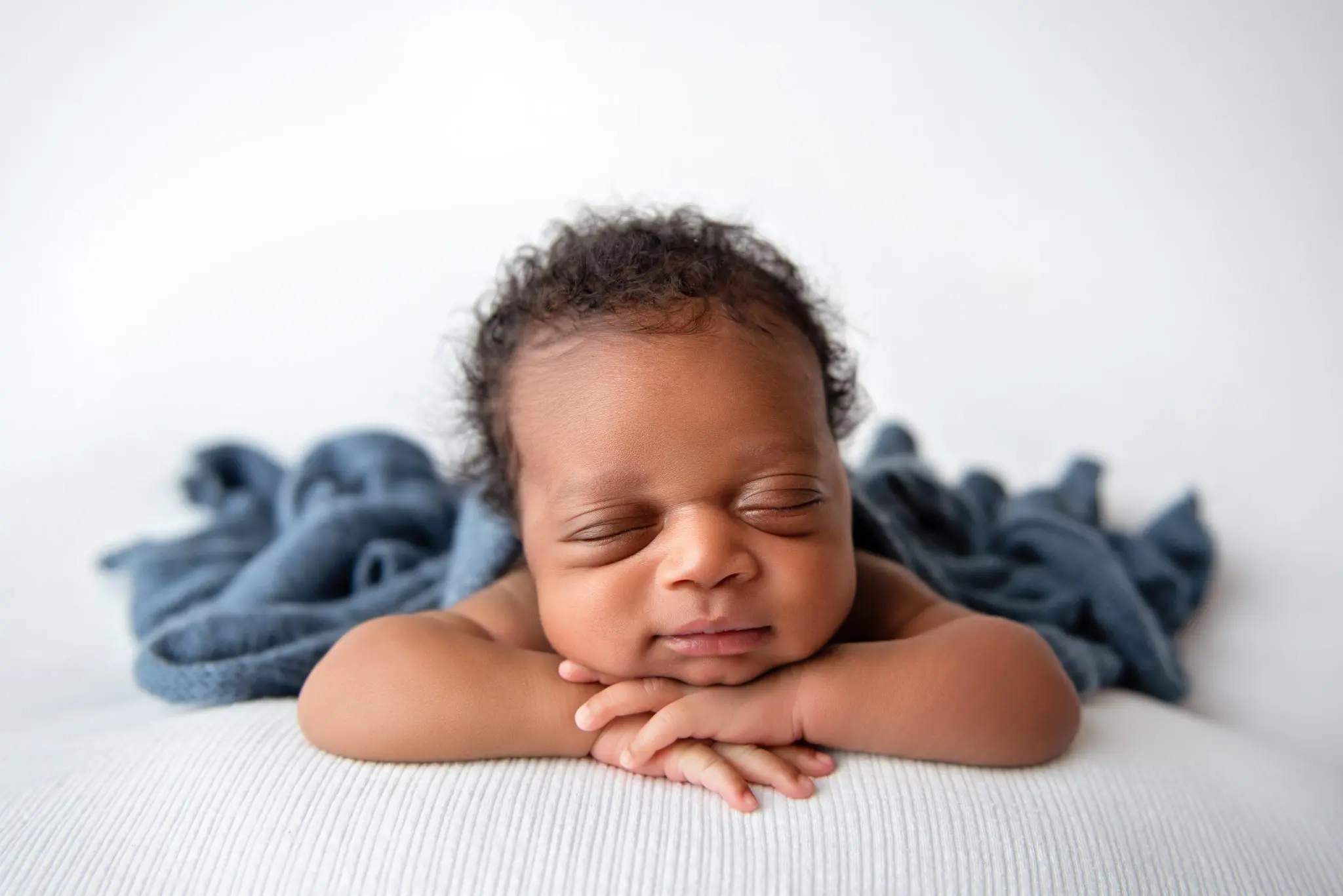 newborn photography vancouver -newborn baby face forward pose