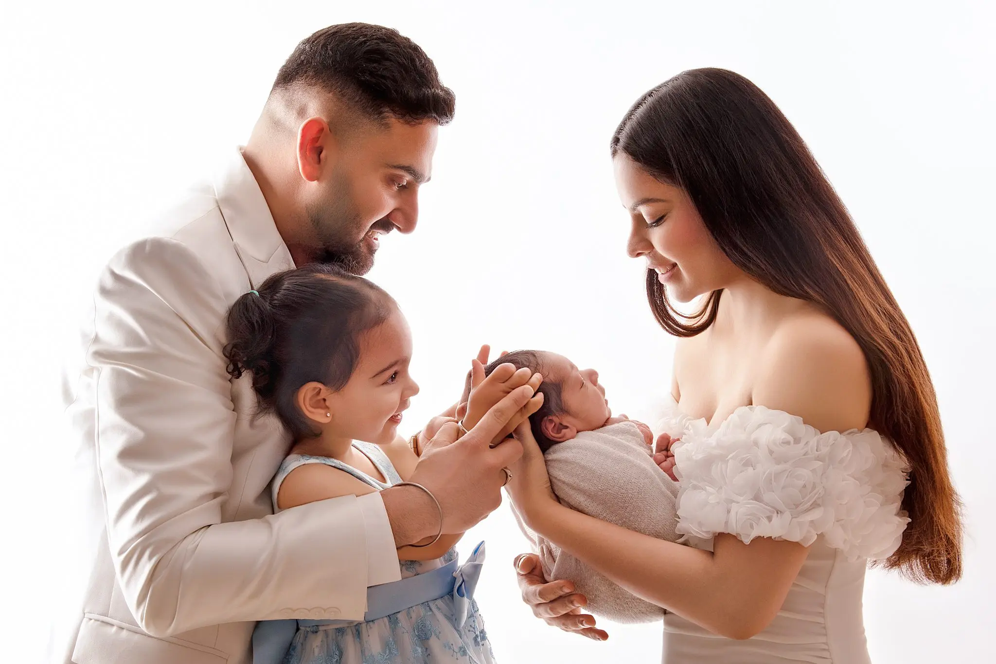 newborn photography vancouver - family photo with a big sister