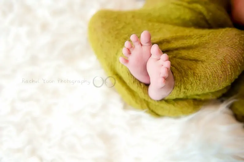 newborn photography vancouver - baby girl feet