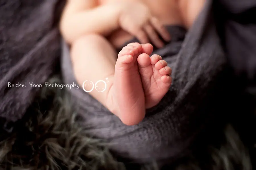 newborn photography vancouver - baby boy feet