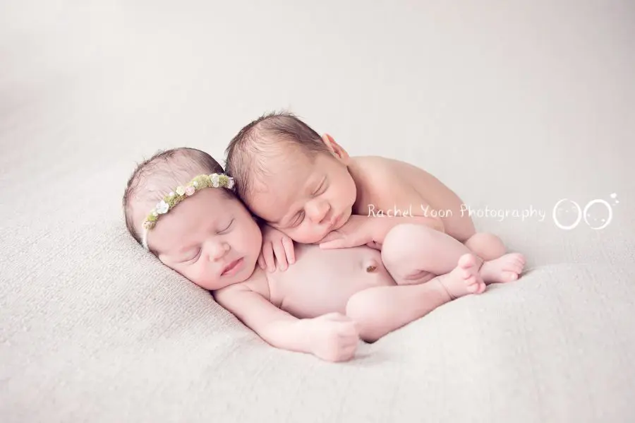 Twins newborns - Newborn Photography Vancouver