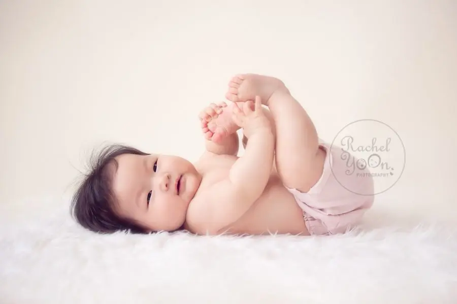 baby girl holding her toes - baby photography vancouver