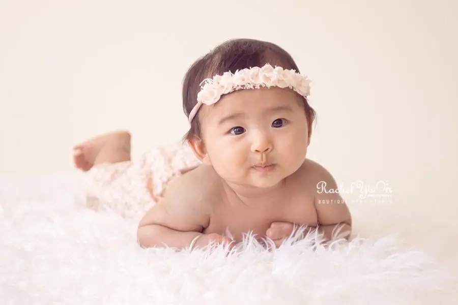 100 days old baby doing tummy time - Baby Photography Vancouver