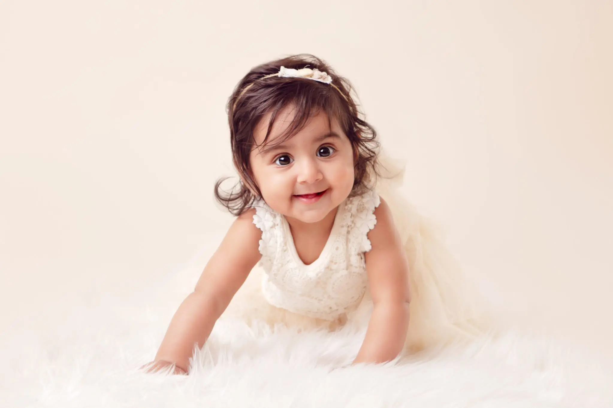 sitter session - baby girl crawling