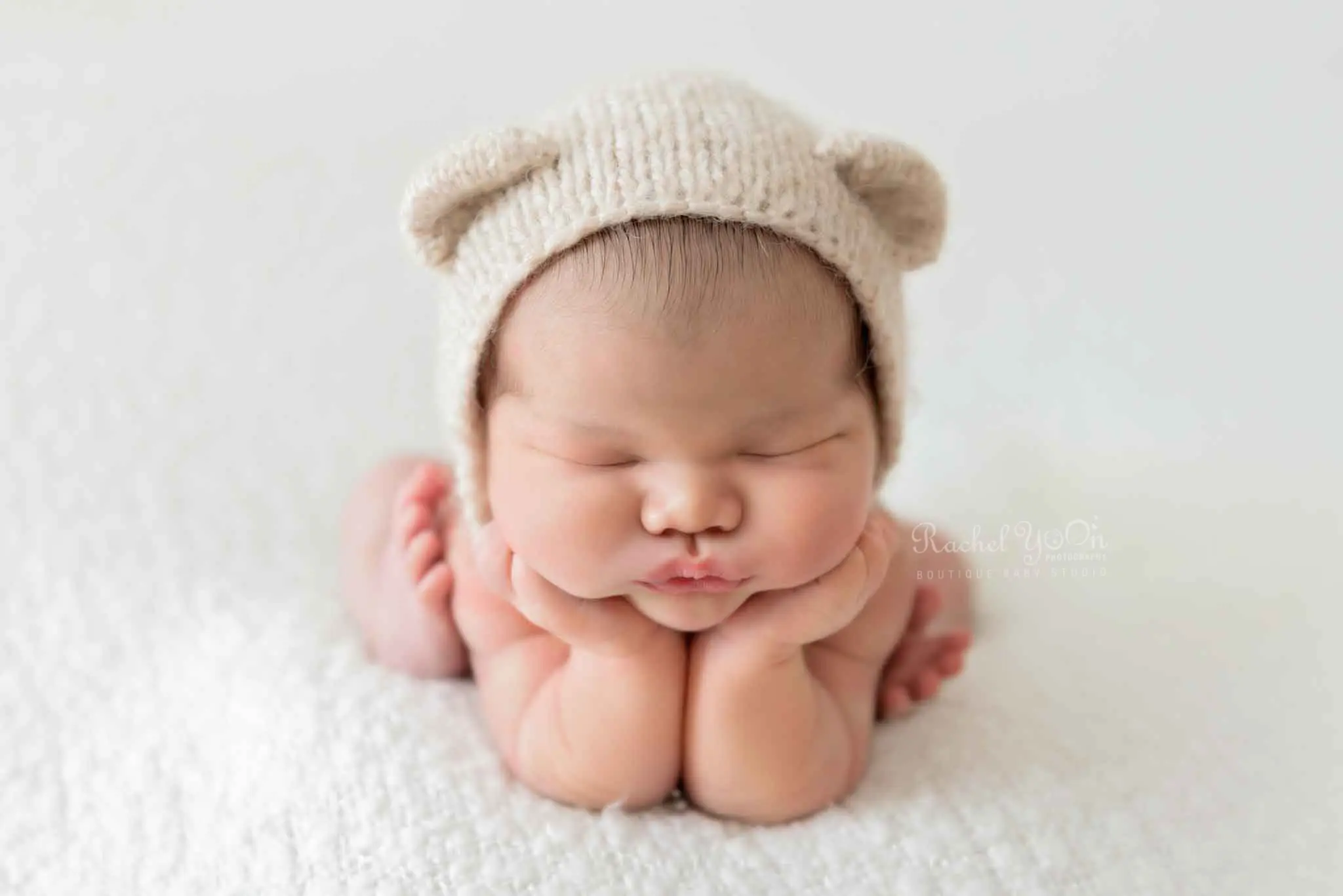 newborn photography - froggy pose