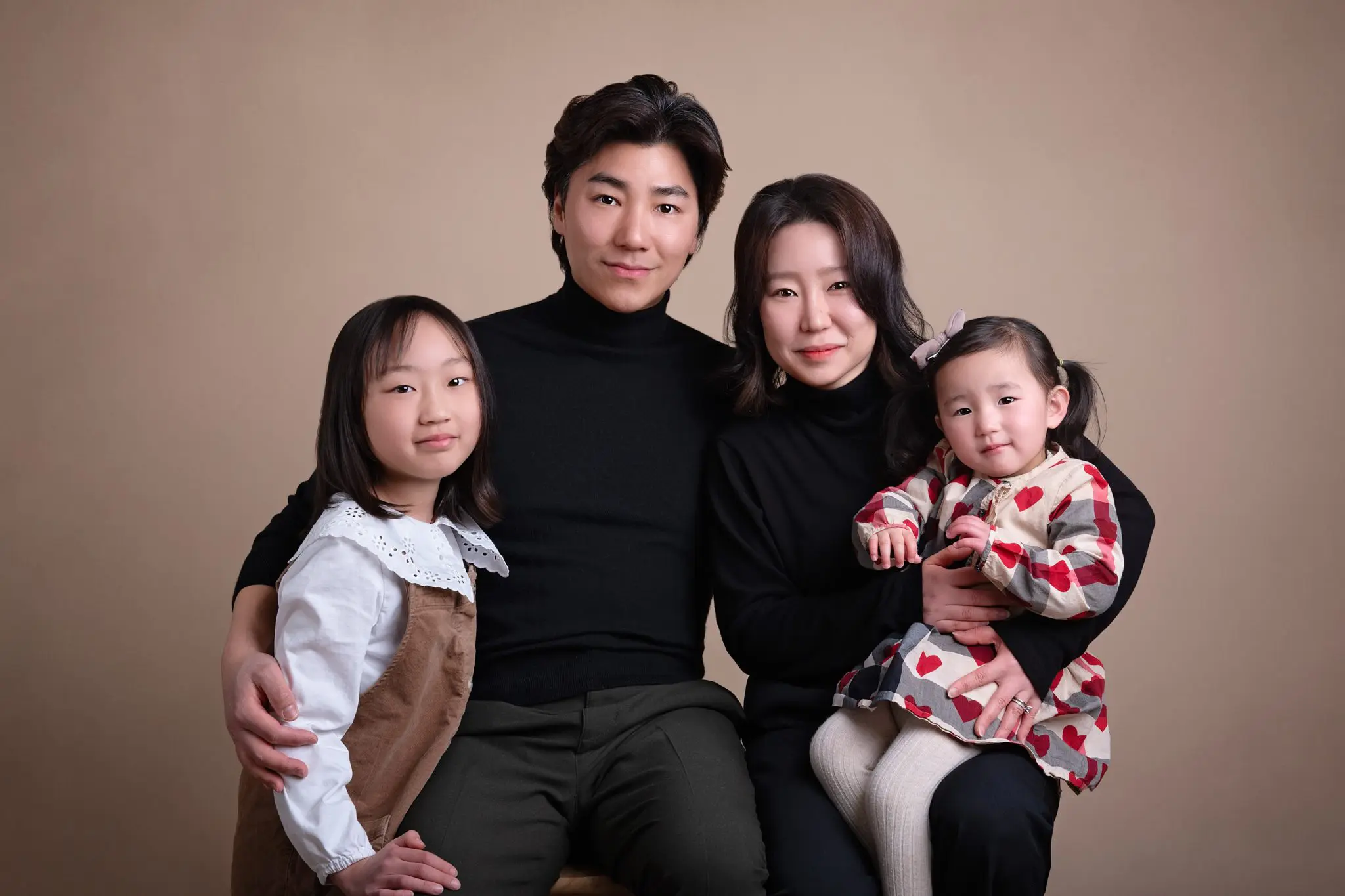 family photography vancouver - two girls and mom and dad