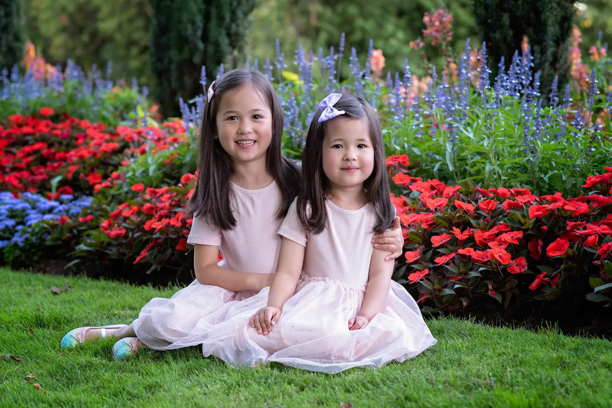 family outdoor mini session at Deer Lake cute outdoor sibling photos