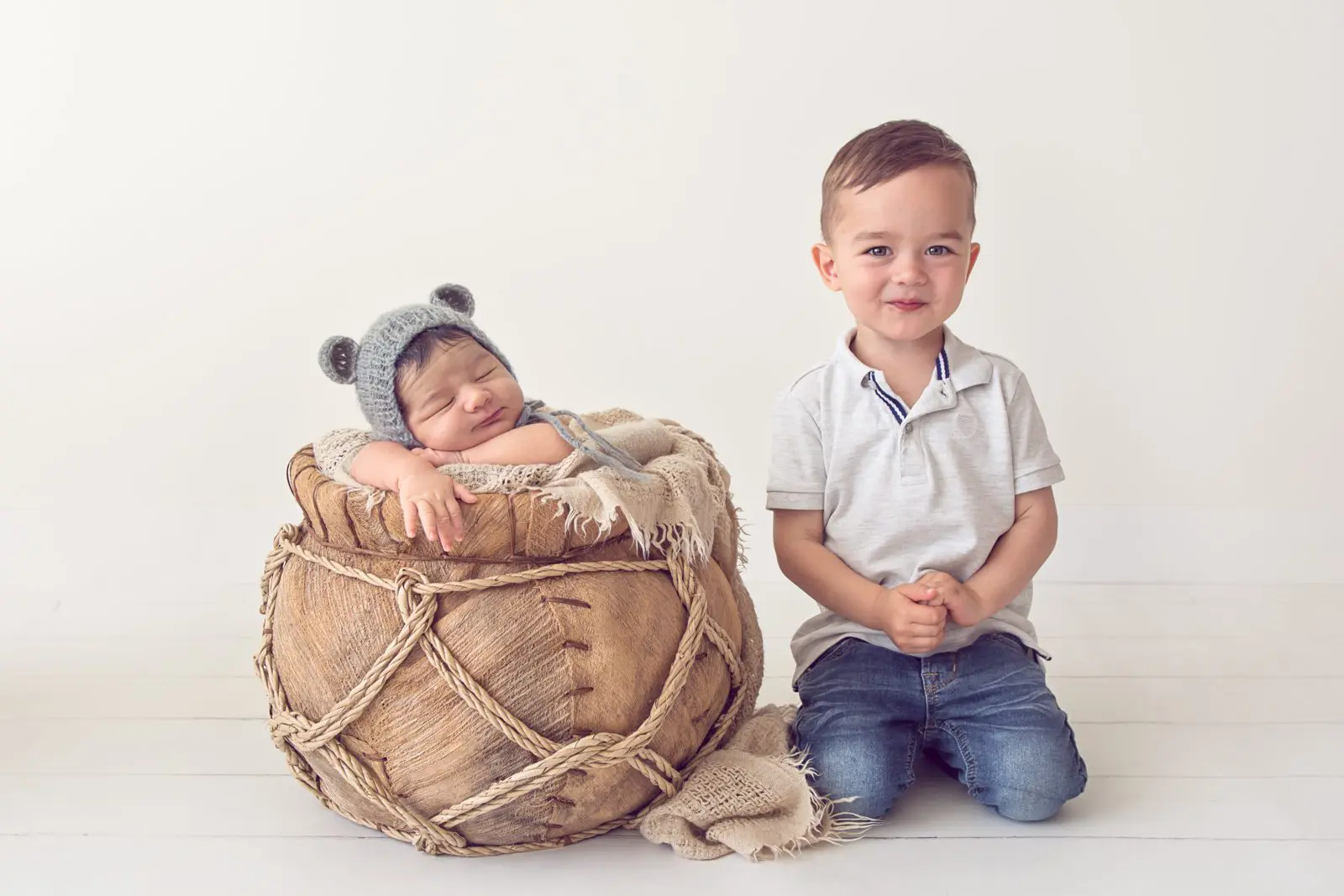 newborn photography - sibling photo