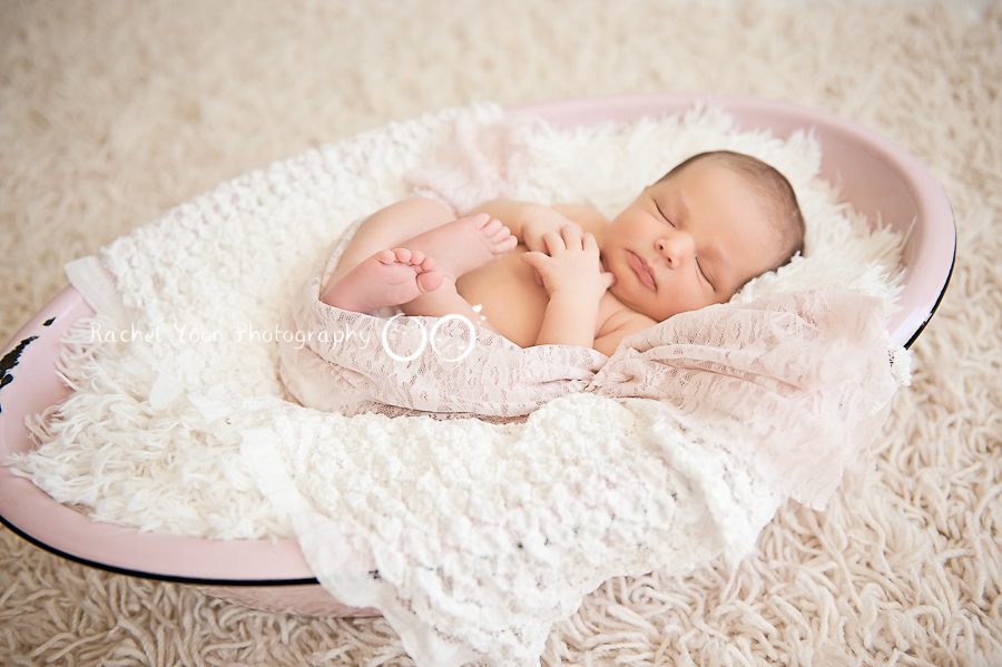 http://bitsofbee.com/art-newborn-photography/