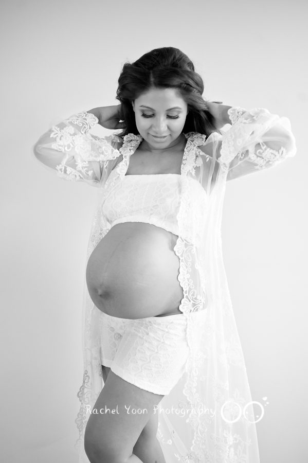 maternity photography vancouver - black and white