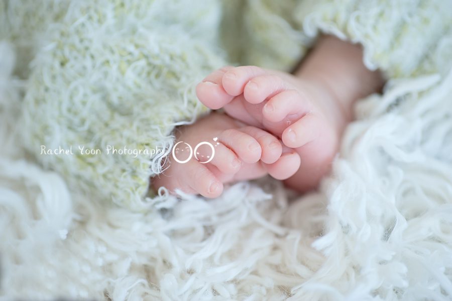 newborn photography vancouver - newborn baby boy feet