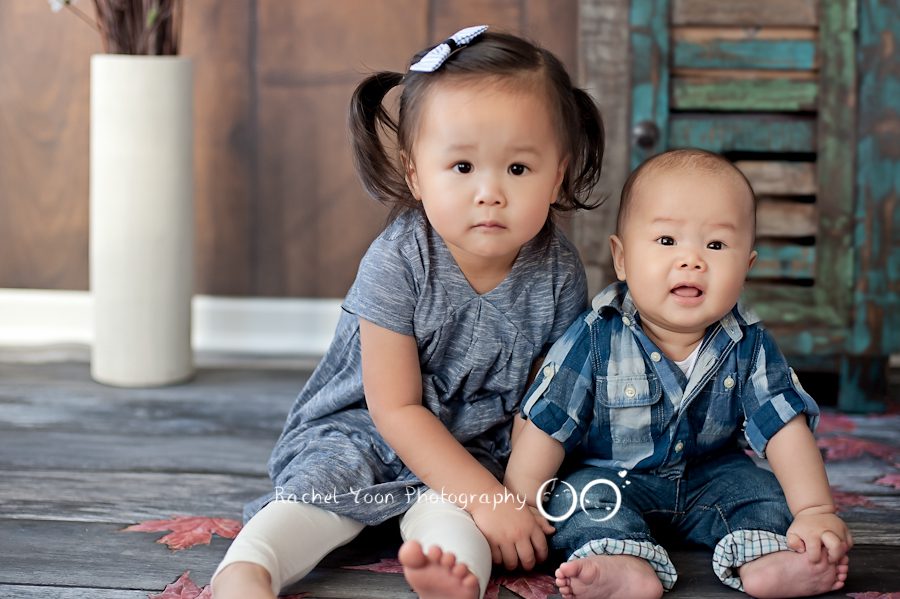 sibling at 6 months - Baby Photography Vancouver