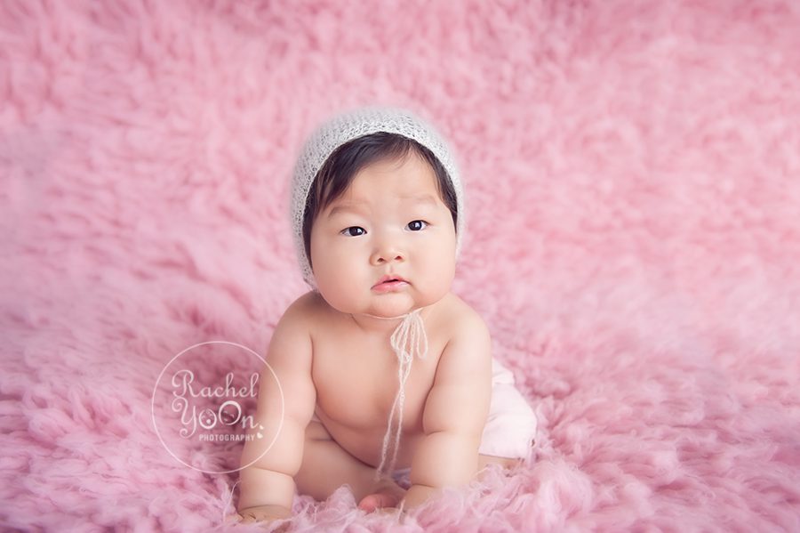 baby girl sitting up - baby photography vancouver