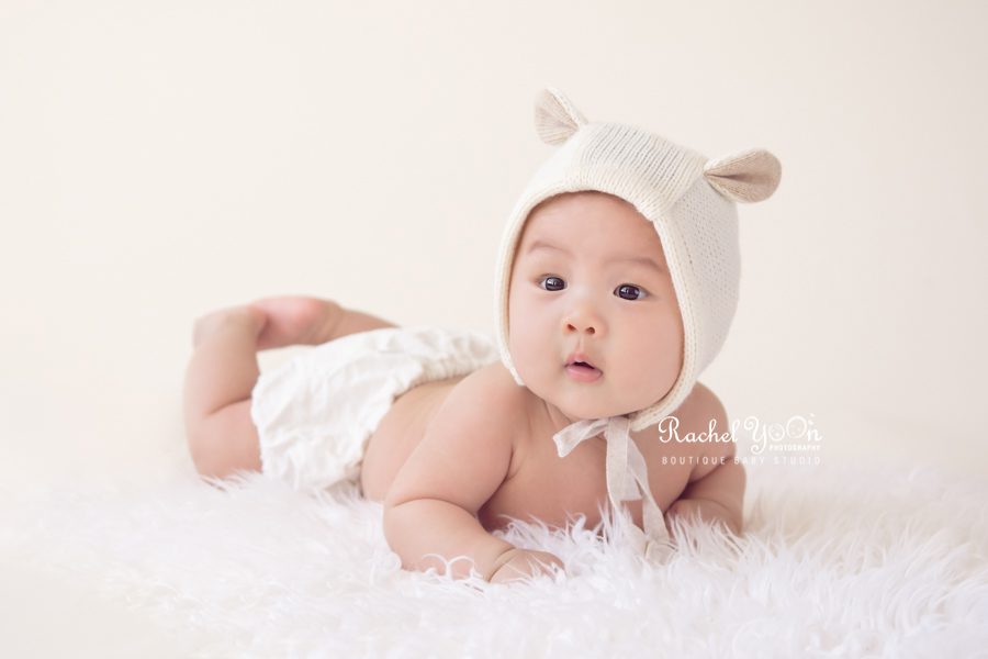baby doing tummy time - Vancouver Baby Photography for 100 days