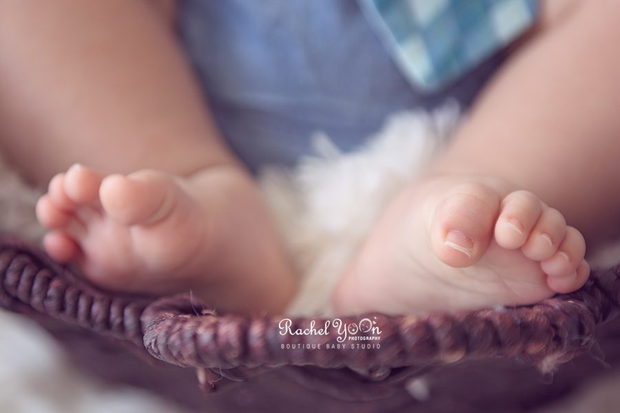 cute baby feet - Vancouver Baby Photography for 100 days