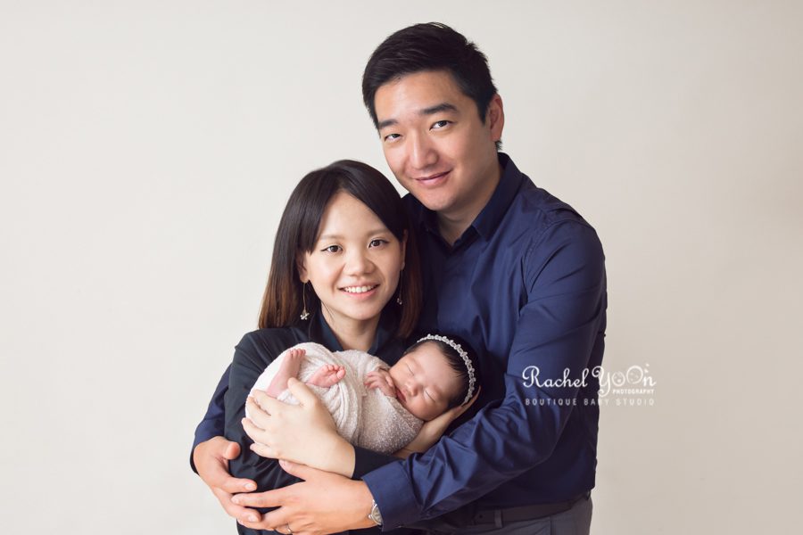 newborn baby family pose - newborn photography vancouver