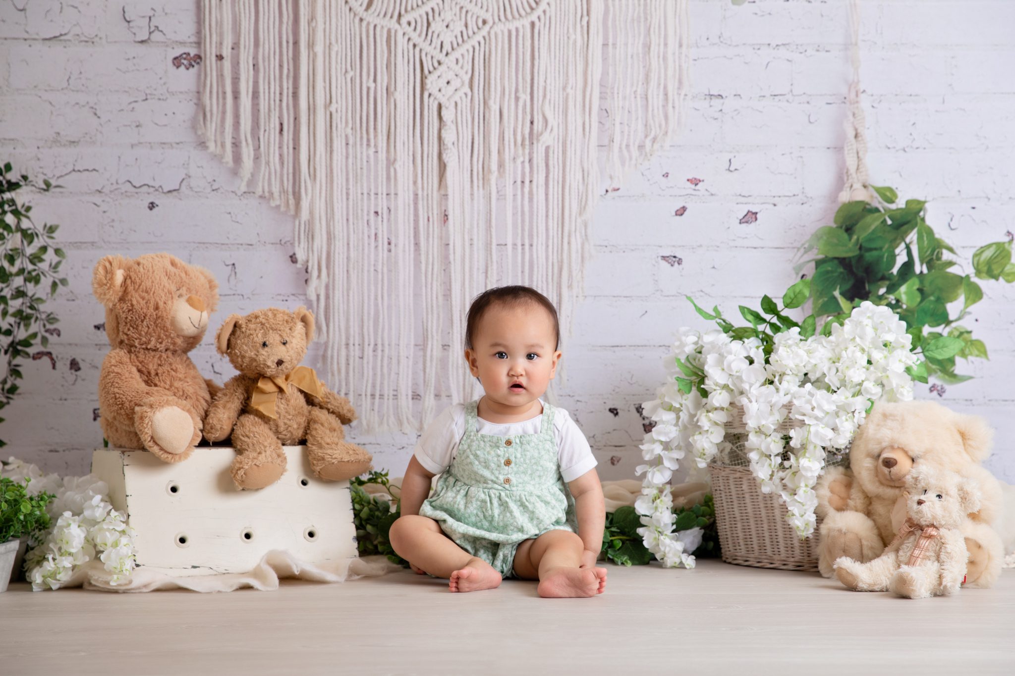 boho background for 1 year baby photo session