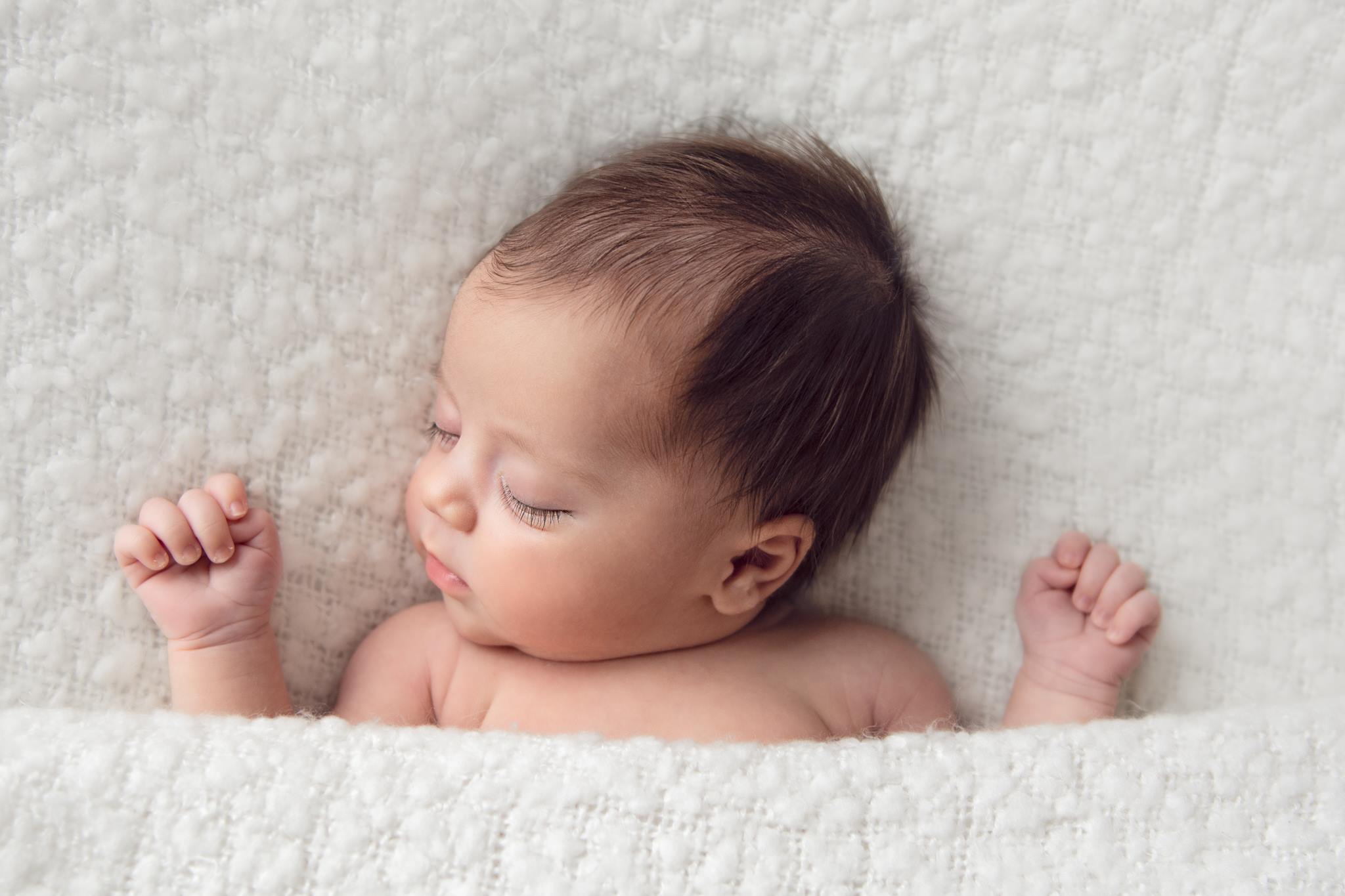 newborn photography - pose you can do at home
