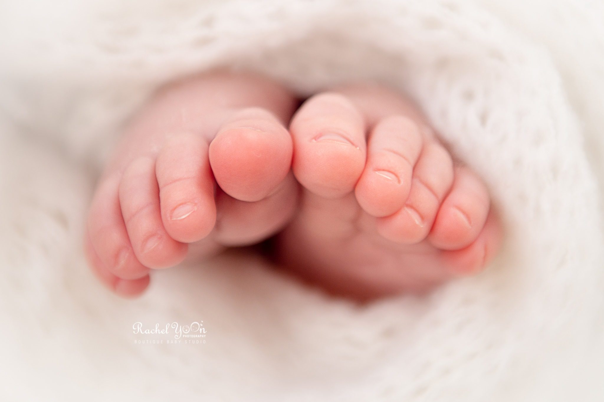newborn photography vancouver - taking photos of newborn baby at home - baby toes